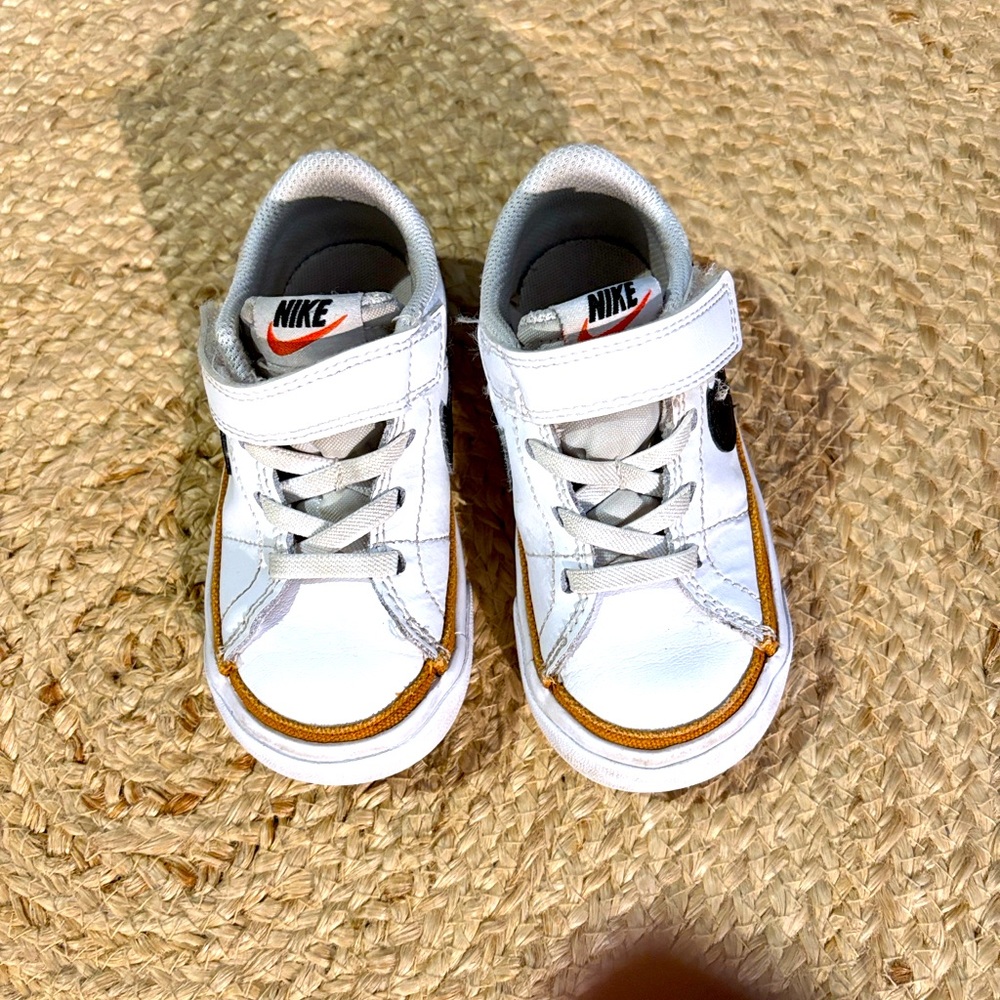 Nike Toddler size 7C Courts